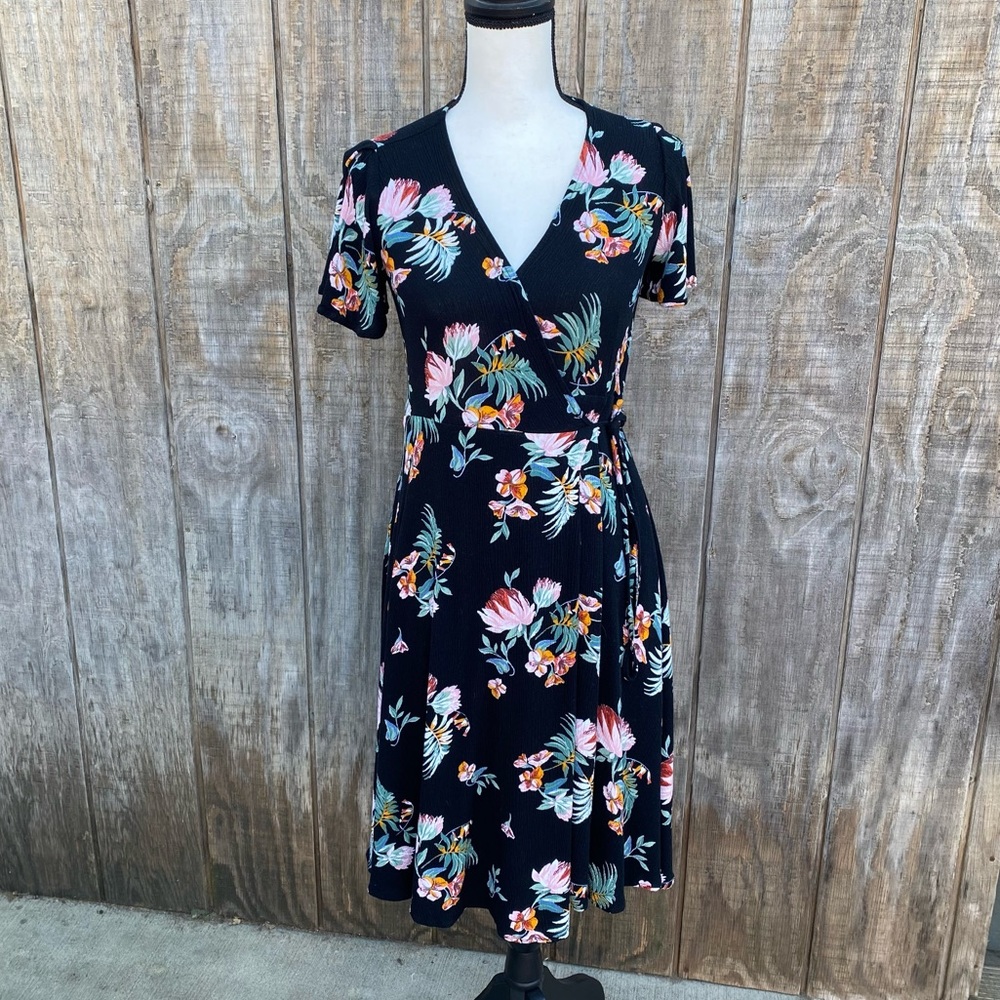 Lulu’s Black Floral Wrap Midi Dress Size XS